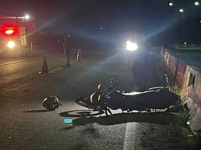 Mulher morre ao cair de moto e ser atropelada por carro Na Hora da Notícia