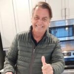Nos EUA, Bolsonaro faz lanche com ingrediente polêmico de seu governo