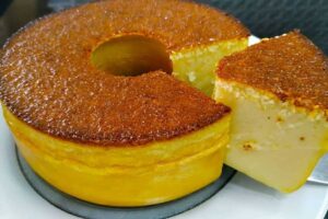 Bolo nordestino ou bolo mole um bolo cremoso que parece um pudim simples e fácil de preparar