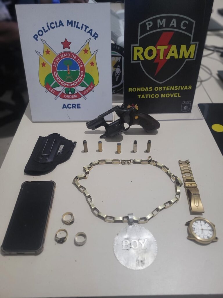 PM apreende armas de fogo e recupera motocicleta roubada no Acre