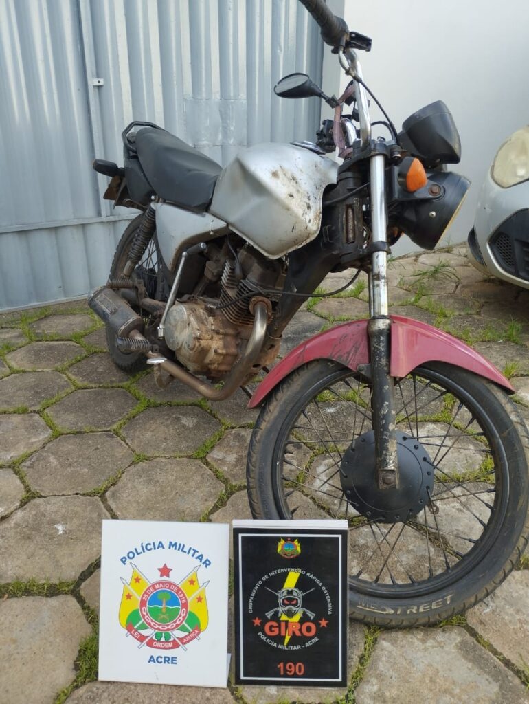 Polícia Militar do Acre prende foragido da justiça e homem por adulteração veicular