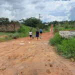 Famílias cobram de Mazinho o asfaltamento de ramal em Sena: “Sofrimento aqui é grande” Famílias cobram de Mazinho o asfaltamento de ramal em Sena: “Sofrimento aqui é grande”