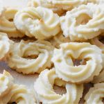 Biscoitinho amanteigado com apenas 3 ingredientes uma delícia perfeito para o lanche ou café Biscoitinho amanteigado com apenas 3 ingredientes uma delícia perfeito para o lanche ou café