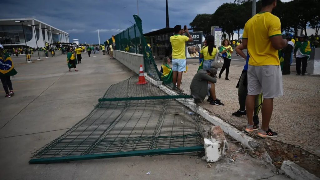 Deputado dos EUA pede que Bolsonaro seja extraditado ao Brasil