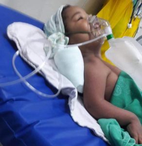 Mãe pede ajuda para visitar filho de 2 anos internado em UTI na capital