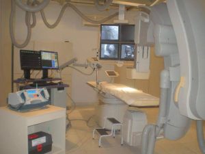 Pacientes reclamam por não existir aparelho para procedimento de cateterismo no PS