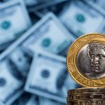 Dólar fecha em alta no dia seguinte aos ataques em Brasília