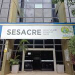 Sem receber décimo terceiro e salário de dezembro, colaboradores da Red Pontes fazem manifesto em frente a Sesacre