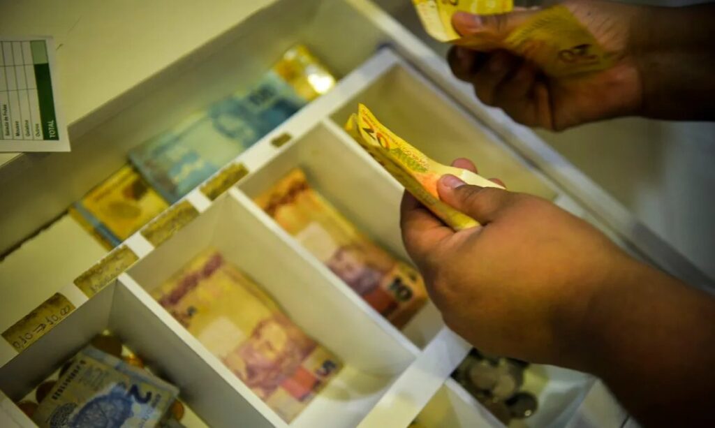 Caixa paga Bolsa Família a beneficiários de NIS de final 6