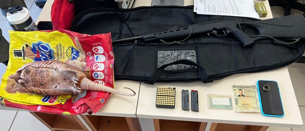 Foragido da Justiça é preso pela PM com arma de fogo, munições e animais silvestres