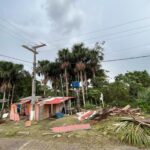 Em Rodrigues Alves, família perde casa durante derrubada e pede ajuda Em Rodrigues Alves, família perde casa durante derrubada e pede ajuda