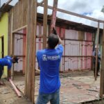 Prefeitura de Rio Branco derruba casa construída há 40 anos e deixa família sem assistência na Baixada da Sobral Prefeitura de Rio Branco derruba casa construída há 40 anos e deixa família sem assistência na Baixada da Sobral