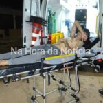 Criminosos atiram em casa usada como boca de fumo e esfaqueiam homem na Baixada da Sobral