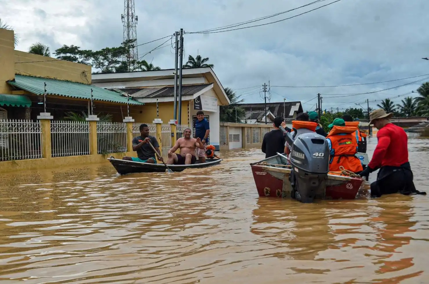 Enchente De Rio Acre Não Cede Em Brasiléia E Epitaciolândia Na Hora Da Notícia 