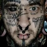 Homem gasta R$ 62 mil com tatuagens e diz sofrer preconceito: 'Olham torto' Homem gasta R$ 62 mil com tatuagens e diz sofrer preconceito: 'Olham torto'