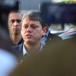 Tarcísio anuncia 550 psicólogos e mil seguranças privados para escolas