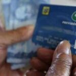 Golpe do consignado ganha nova versão com venda de 'kit fraude' por criminosos; entenda Golpe do consignado ganha nova versão com venda de 'kit fraude' por criminosos; entenda