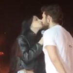 Após meses de relacionamento sem rótulo, Mioto beija Castela em show Após meses de relacionamento sem rótulo, Mioto beija Castela em show