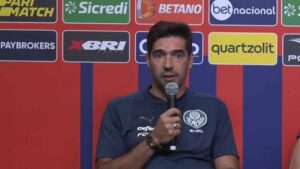 Abel Ferreira toma celular de jornalista no Mineirão; confira detalhes do ocorrido