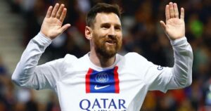 Messi viaja à Arábia Saudita, falta a treino no PSG e amplia crise no clube
