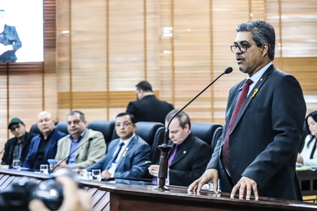 Deputado critica política de desenvolvimento de Gladson e diz que “a indústria que mais cresceu no Acre foi a de registro de preços e das caronas”