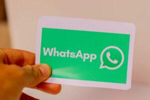 Como MUDAR as letras do WhatsApp sem outro app