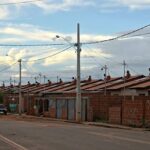 Construída ha 9 anos, Cidade do Povo faz ‘aniversário’ em meio a abandono e é citada por deputados na Aleac