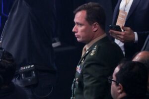 CPI dos Atos Antidemocráticos convoca Mauro Cid, braço direito de Bolsonaro