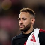 Jornal revela início de negociações entre United e PSG por Neymar Jornal revela início de negociações entre United e PSG por Neymar