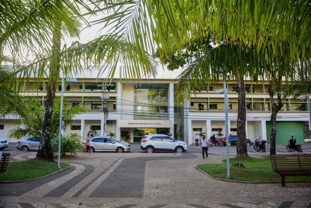 Depois do governo, secretarias municipais aderem a expediente corrido de 7h às 14h