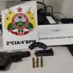 Em Plácido de Castro, PM prende homens que tentavam entrar na Bolívia com arma de fogo Em Plácido de Castro, PM prende homens que tentavam entrar na Bolívia com arma de fogo