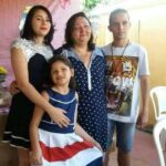 Sem conseguir engravidar, mulher é ‘presenteada’ com três filhos: “São do coração”