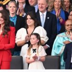 Charlotte vive perrengue no concerto da coroação e pede ajuda a George Charlotte vive perrengue no concerto da coroação e pede ajuda a George