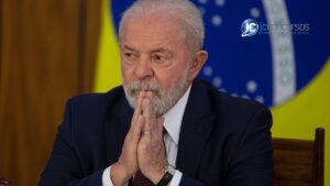 Lula conversa com Putin e reitera desejo de negociar paz