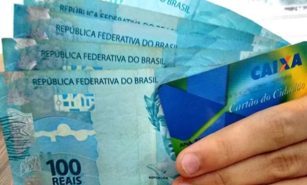 VITÓRIA: Dinheiro EXTRA para brasileiros cai como um PRESENTE para quem tem carteira assinada