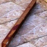 Mulher entra em bairro de facção rival, é agredida a pauladas e mantida em cárcere Mulher entra em bairro de facção rival, é agredida a pauladas e mantida em cárcere