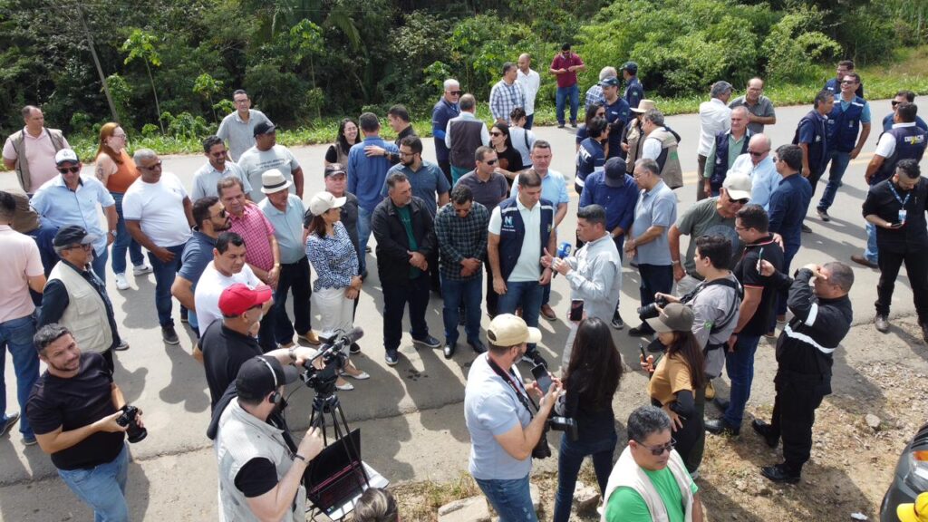 Na chegada ao Purus, deputados dizem estar otimistas com obras na 364