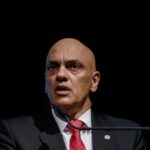 Moraes retira sigilo de mensagens encontradas em celular de Mauro Cid
