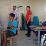 Após registro de B.O, homem agredido em praça pública é levado para exame de corpo delito Após registro de B.O, homem agredido em praça pública é levado para exame de corpo delito