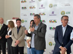 Ministro exalta história de Chico Mendes e diz que Acre é um estado lutador