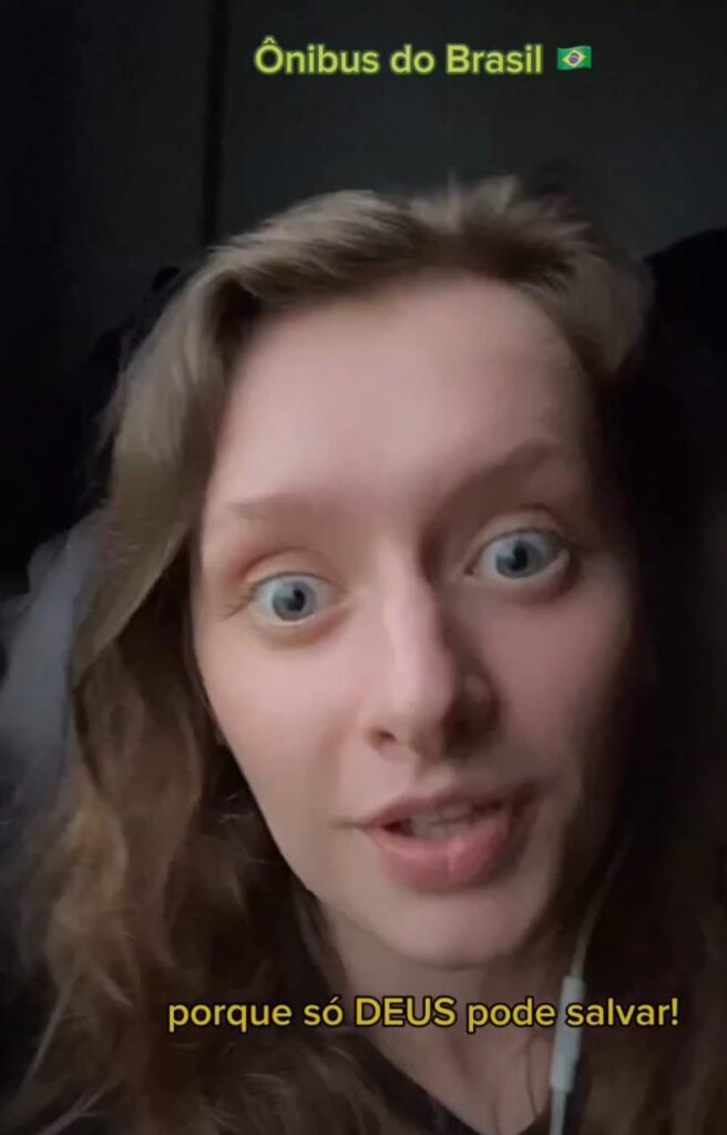 Russa faz piada ao andar de ônibus nas estradas do Acre: “agora eu entendi porque os brasileiros têm fé”