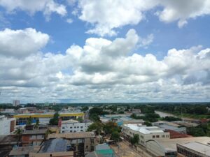 Quarta-feira deve ser quente, abafada e com chuvas rápidas e pontuais no Acre