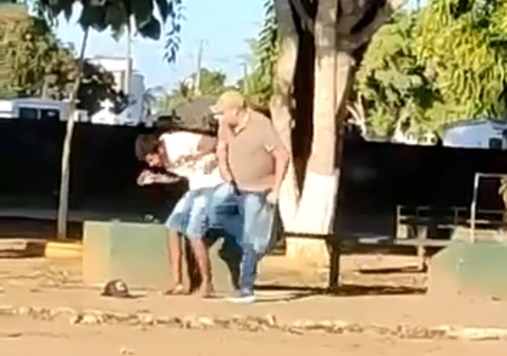 Empresário agride homem com problema psiquiátrico após furto em loja no interior do Acre