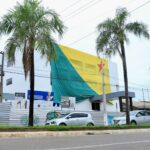 Para comemorar emancipação, governo ornamenta prédios com bandeiras do Acre Para comemorar emancipação, governo ornamenta prédios com bandeiras do Acre