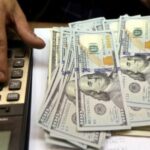 Dólar cai para R$ 4,80 após Fed e decisão de agência de risco
