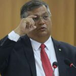 Dino alfineta pastor que sugeriu oração por mandíbula de Lula quebrada Dino alfineta pastor que sugeriu oração por mandíbula de Lula quebrada