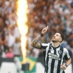 Botafogo, campeão do primeiro turno, despacha o Coritiba Botafogo, campeão do primeiro turno, despacha o Coritiba