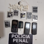 Celulares, baterias e tabaco: Polícia Penal apreende material jogado dentro de presídio no Acre Celulares, baterias e tabaco: Polícia Penal apreende material jogado dentro de presídio no Acre
