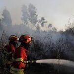 Ação rápida do Corpo de Bombeiros impede que fogo atinja residências no interior do Acre Ação rápida do Corpo de Bombeiros impede que fogo atinja residências no interior do Acre