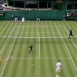 Vídeo: ativistas interrompem jogo em Wimbledon com confetes laranjas Vídeo: ativistas interrompem jogo em Wimbledon com confetes laranjas